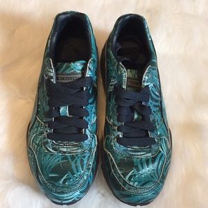 Ladies Puma Sneakers